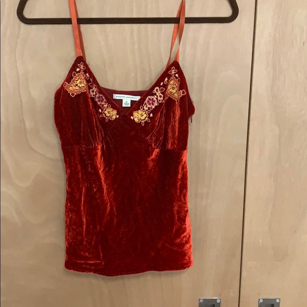 GORGEOUS Banana Republic embroidered top size 0